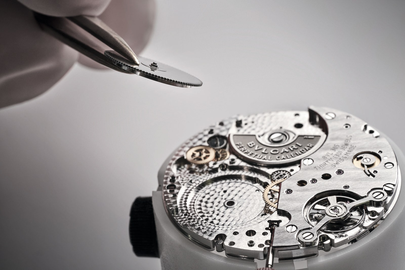 Часы Octo Finissimo Perpetual Calendar стали обладателями “Золотой стрелки”