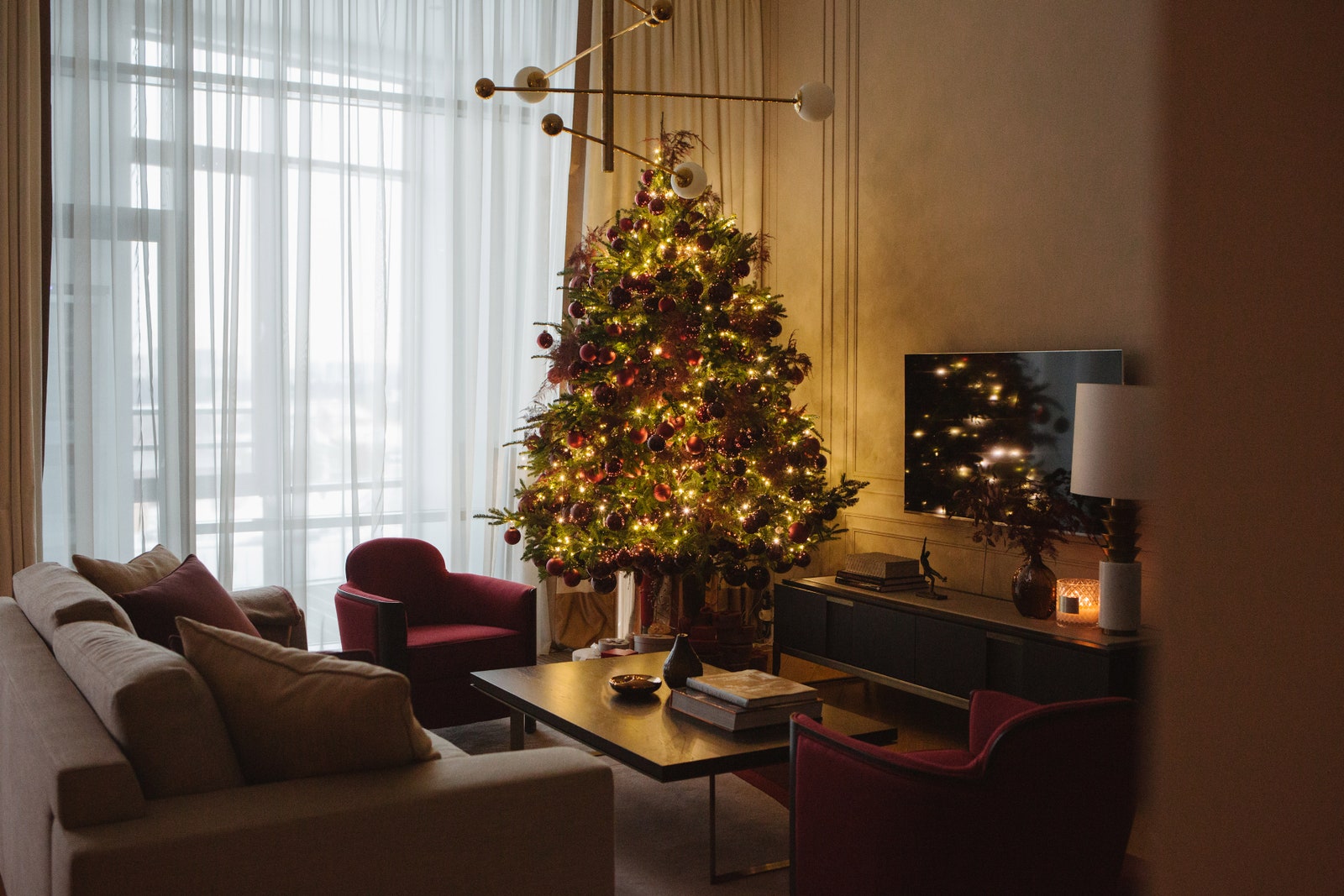 Как оформить квартиру к Новому году советы дизайнера Полины Пидцан