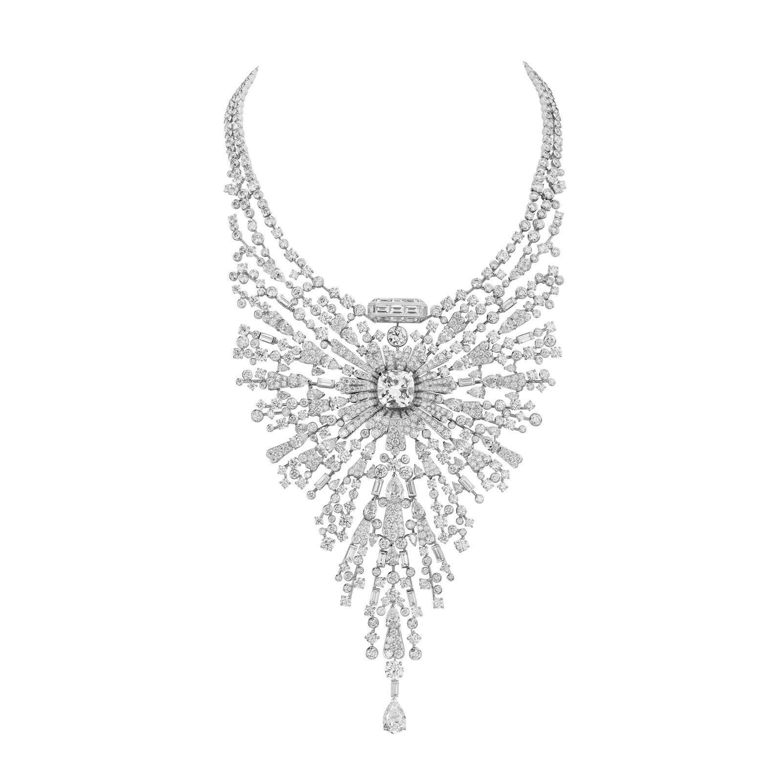 Бриллиантовое колье Diamond Sillage олицетворяет композицию Chanel № 5.