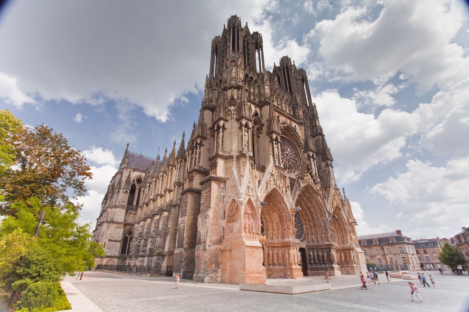 8 впечатляющих готических соборов Европы