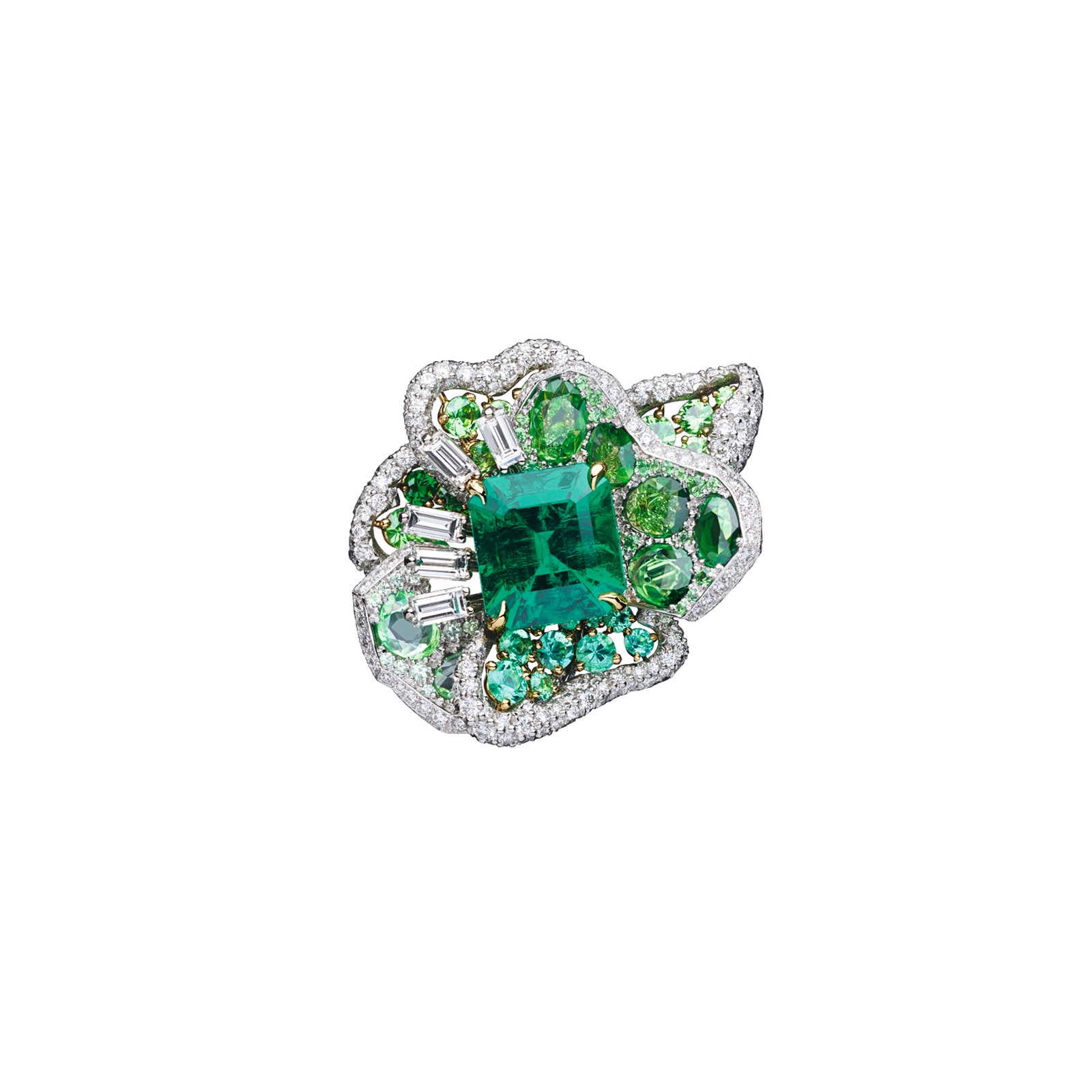 Кольцо Rose Vitrail Emerald с бриллиантами и изумрудами. Центральный камень родом из Колумбии.