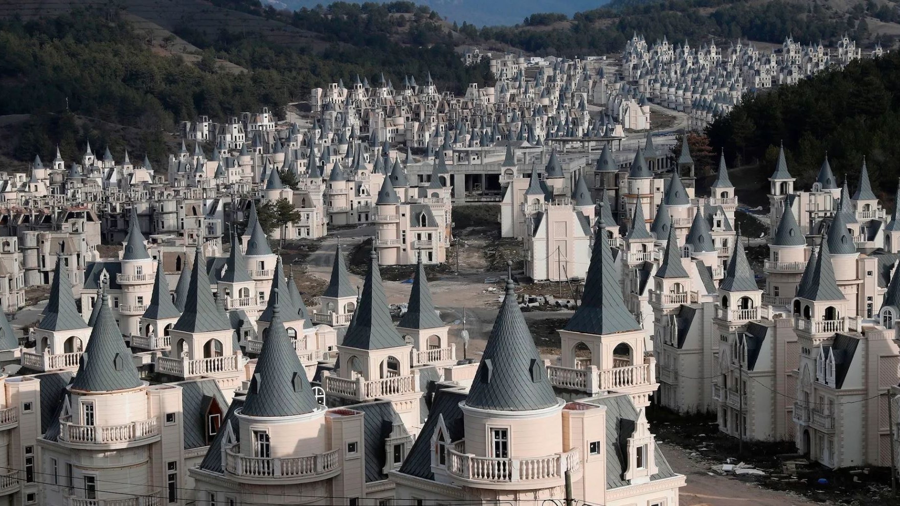 БурджальБабас состоит из 700 многоуровневых замков половина из которых была уже продана в 2019 году. После печально...