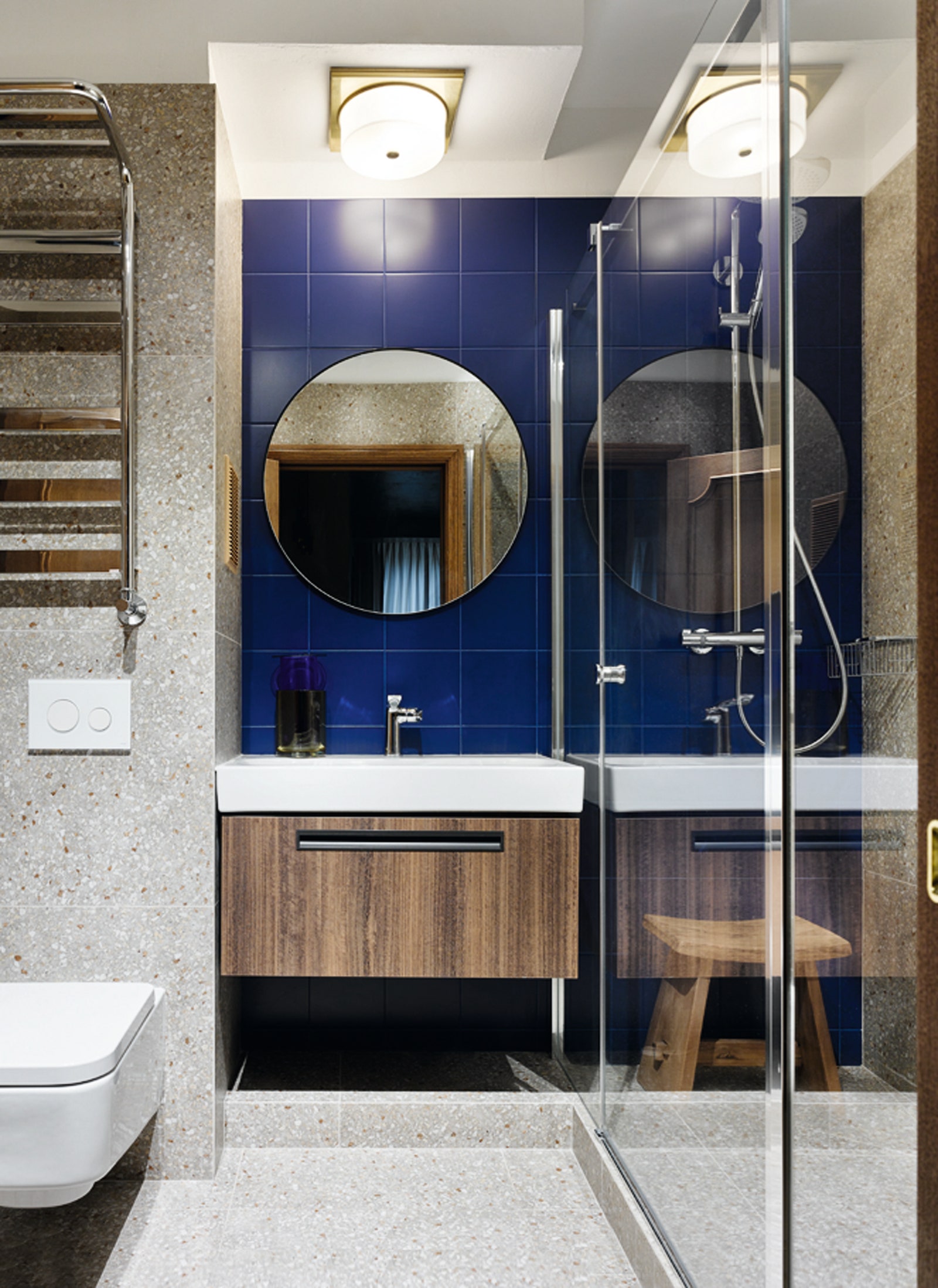 Квартира в историческом районе Москвы 48 м². Ванная. Плитка Kerama Marazzi унитаз Laufen раковина и тумба Verona зеркало...