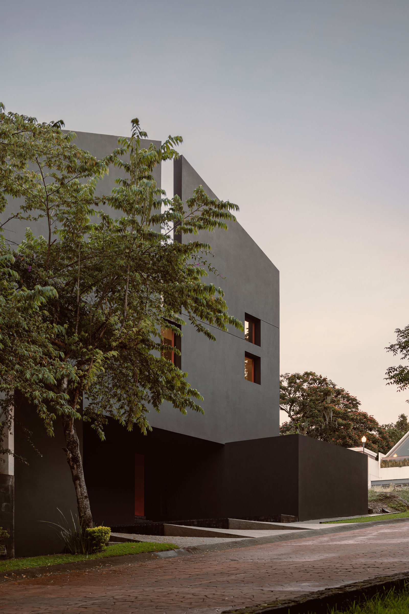 Современный дом в пригороде Мехико