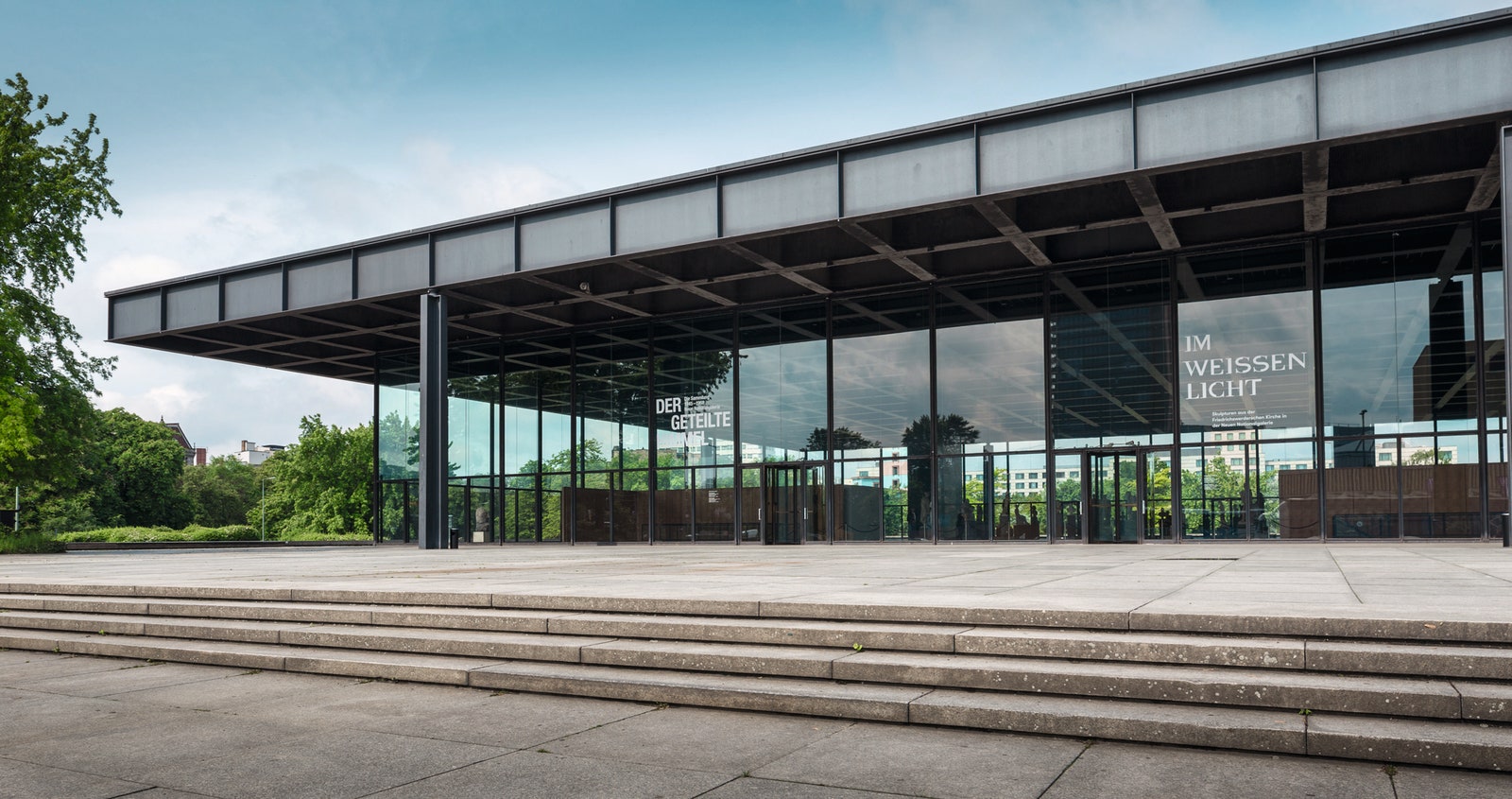 Новая национальная галерея в Берлине — последний проект Людвига Мис ван дер Роэ. Построена в 1968м и в этом году вновь...