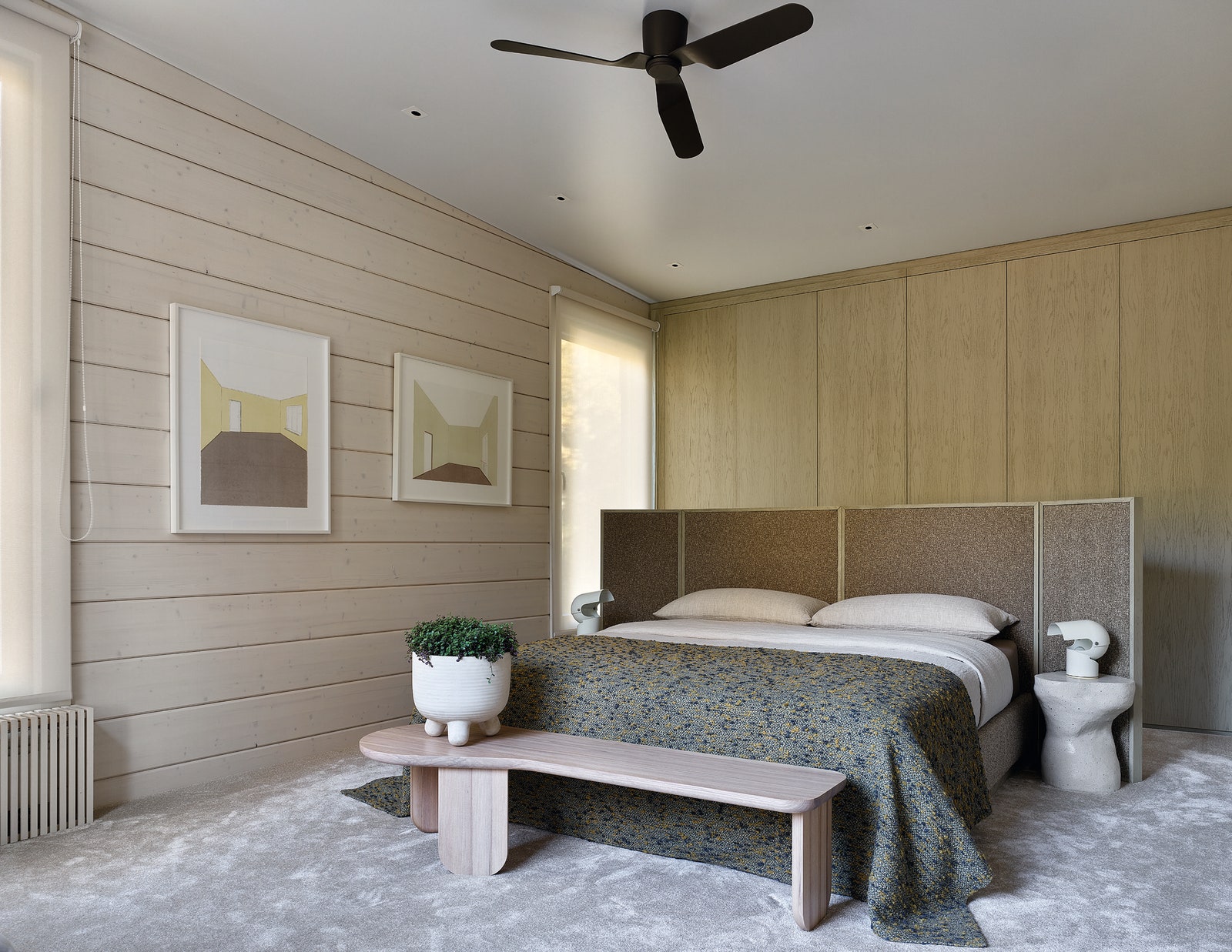 Спальня. Кровать сделана на заказ в мастерской Argento Style лавка Kim керамические столики Savour Design на стене...