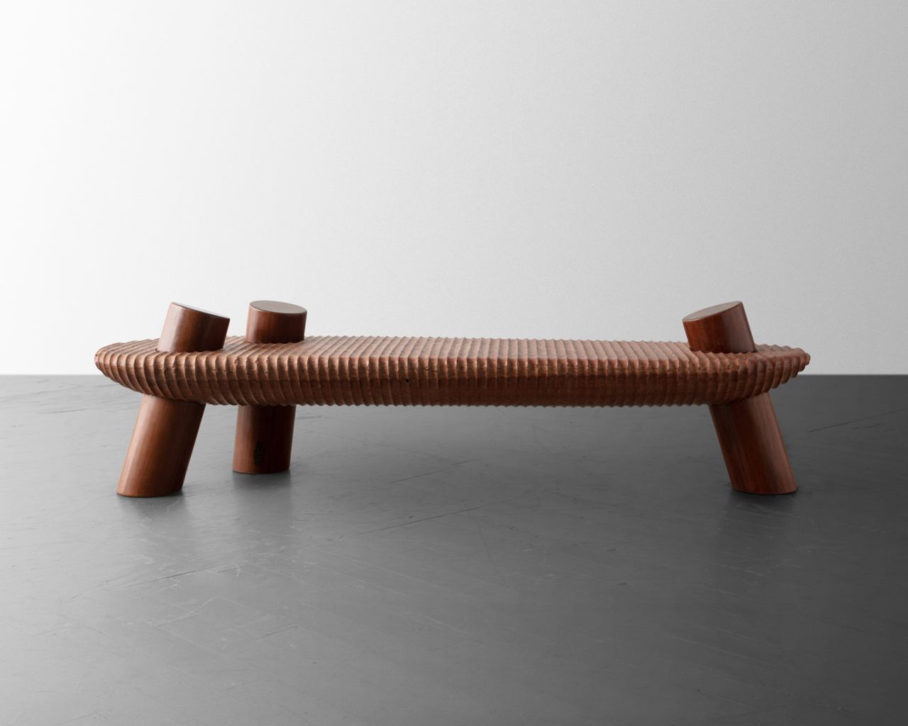 Threelegged bench with legs in ipê wood