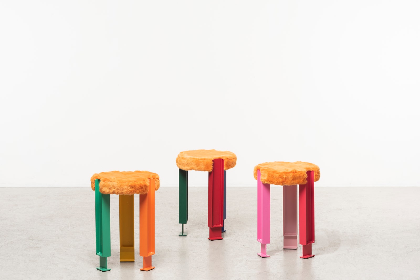 Разноцветная мебель по дизайну студии Older