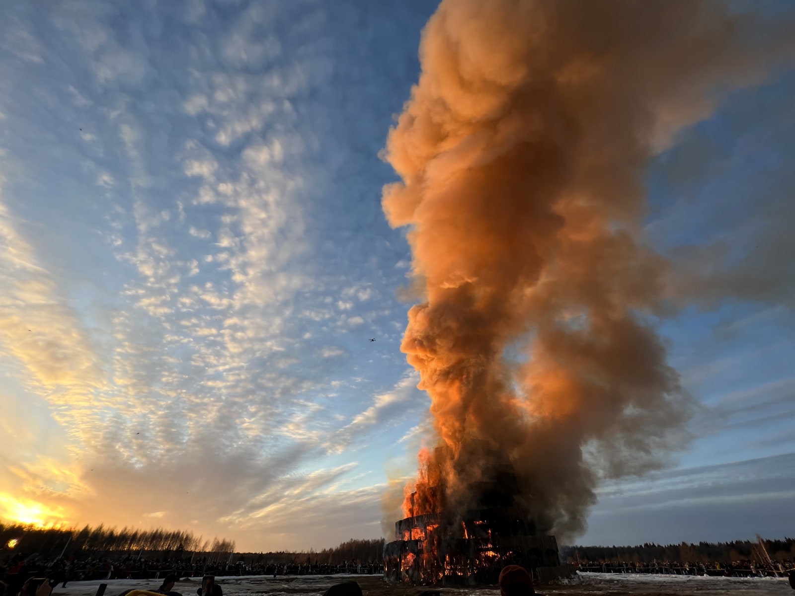 Масленица в НиколеЛенивце фоторепортаж про сожжение “Вавилонской башни”